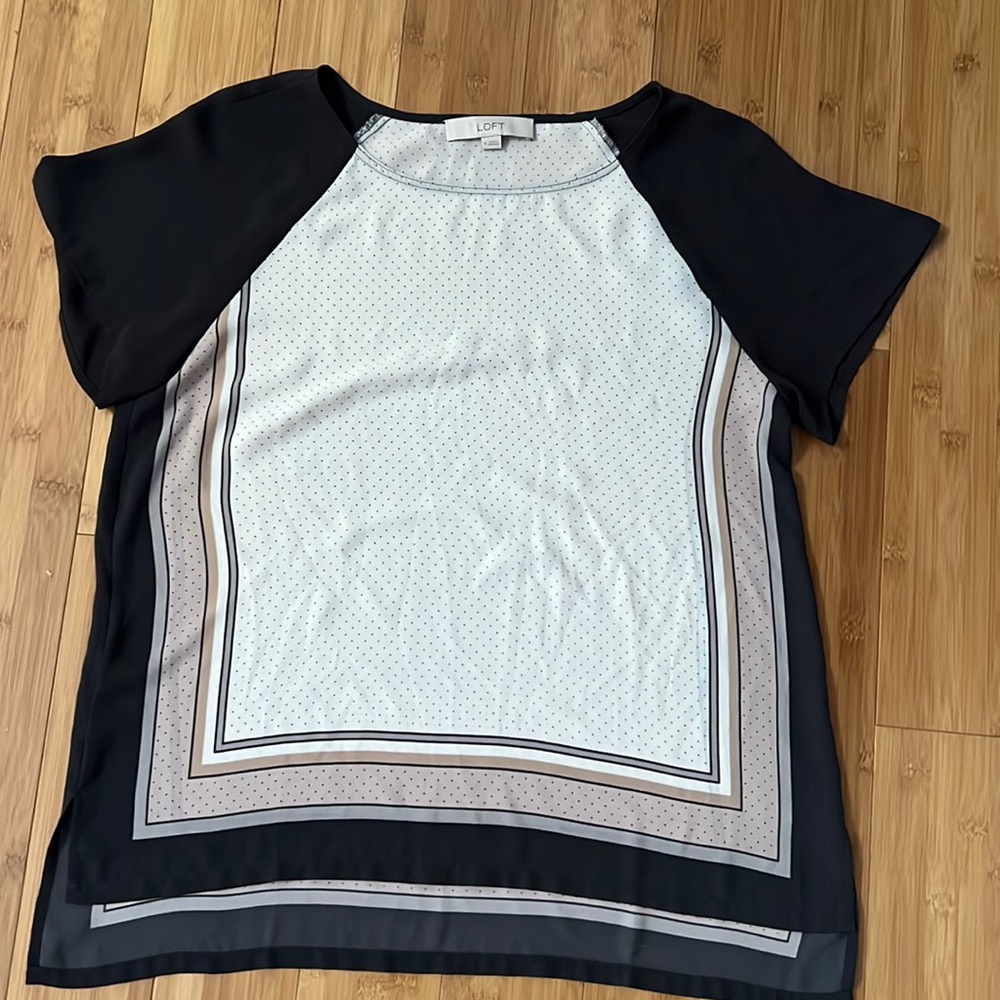 New Without Tags ✨Loft ✨ size Medium Blouse